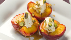 Pêches rôties au sirop d'érable et St Môret®