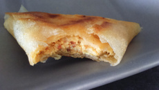 Samoussa au poulet, curry et chorizo
