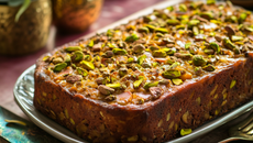 Cake jambon, parmesan et éclats de pistache