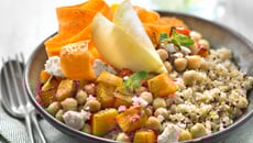 Bowl boulgour, millet, quinoa rouge, courge  et pois chiches