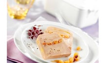 Terrine de foie gras aux raisins secs et à la liqueur de pomme