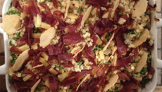 Gratin de crozets au beaufort, petits pois, viande de grisons, et tuiles au parmesan