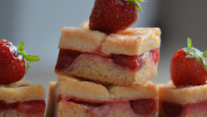 Carrés aux fraises maison