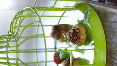 Bouchée crousti-croquante à la pâte d'amande, safran abricot et chocolat