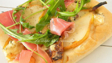 Pizza aux poires et à la Fourme d'Ambert