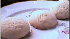 Tendre biscuits à la semoule fine.