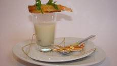 Velouté de céleri et pomme Granny-Smith, et sa langoustine croustillante