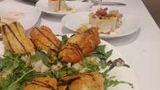 Brie pané farci aux noix et à la poire