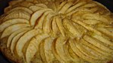 Tarte aux pommes, noisettes  et au caramel