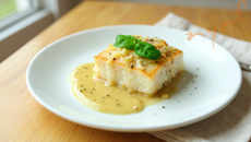 Dos de cabillaud poêlé à l'échalote et vins blanc parfumé aux thym