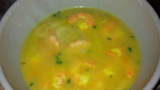 Nage de crevettes épicée au lait de coco