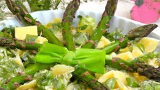 Salades de farfalles aux asperges vertes