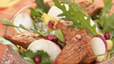 Sauté d'agneau en salade exotique, fruitée et épicée