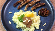 Piccata de veau aux amandes, purée de pommes de terre et crème d'amande