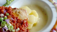 Espadon en confit de chorizo sur soupe de pommes de terre à l'huile de pistache