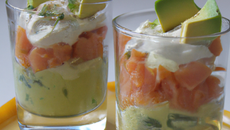 Verrines de saumon et sa crème d'avocat