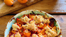 Crumble pêches et abricots