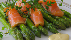 Saumon fumé aux asperges