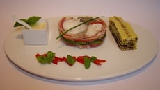 Ballotine de lotte farcie aux Pimientos del piquillo, petit mille-Feuille de légumes à la tapenade, et crème de basilic