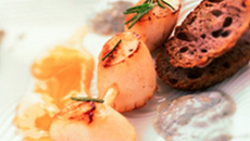 Saint-Jacques poêlées au romarin et vinaigrette au Sainte-Maure de Touraine