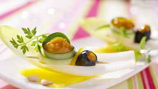 Amuse bouche d'endives au délice de poivrons jaunes