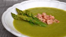 Velouté d'asperges vertes et crevettes grises