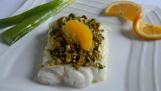 Dos de cabillaud à la vapeur d'orange, pistaches, mousseline de topinambours, vinaigrette orange pistache