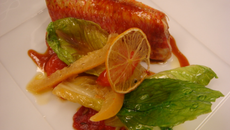 Rouget farci à la moelle et ail rose de Lautrec. Confit de légumes à la lavande