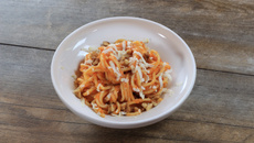 Spaghettis sauce potimarron, chèvre et noix