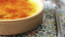 Crème brûlée au pandan et lait de coco
