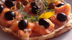 Tarte saumon & olives noires