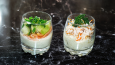 Verrine de saumon fumé, concombre, surimi