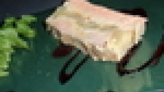 Foie gras, cœur de poires caramélisées, réduction de cassis.