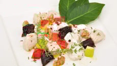 Fricassée de dinde aux pommes et aux noix