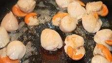 Noix de saint-Jacques au lait de coco et son riz