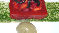 Surprise de fraise, glace réglisse menthe