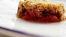 Crumble de tomate cerise et poivron au parmesan et amande