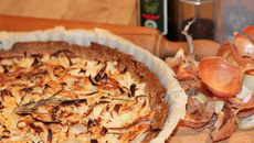 Tarte légère à l'oignon, au romarin et au piment d'Espelette