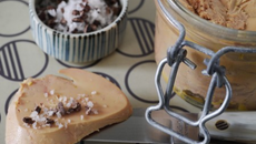 Fleur de sel d'algarve Cérébos, foie gras au micro-ondes et au grué de cacao