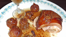 Chapon aux marrons, foie gras et champagne