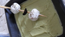 Velouté d'avocats et brochettes chèvre/olives