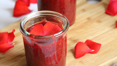 Confiture de fraises & pétales de roses