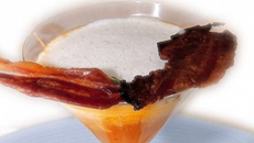 Cappucino andalou à la Fourme d'Ambert et aux lards croustillants
