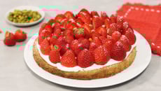 Tarte aux fraises et pistaches sur sablé breton