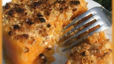 Crumble au Roquefort sur purée de courge roquefortée