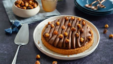 Tarte festive au chocolat et noisettes caramélisées
