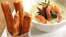 Escargots de Bourgogne poêlés au Vin Jaune, crème d'oseille et truite fumée des planches, gressins au Comté fruité