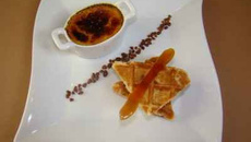 Assiette gourmande ch'ti : Mini crème brûlée à la chicorée et gaufres aux éclats de speculoos et sucre grains