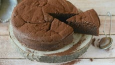 Gâteau sans beurre au chocolat et à la betterave