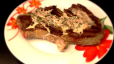 Côte de bœuf et sa sauce aux herbes
